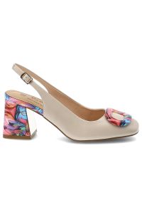 Czółenka damskie S.Barski, slingback ze skóry naturalnej z kolorowym obcasem i ozdobną klamrą z regulowanym paskiem, różowe, LZ61-2010. Okazja: na ślub cywilny, na wesele, na imprezę. Zapięcie: klamry. Kolor: beżowy. Materiał: skóra. Wzór: kolorowy. Obcas: na obcasie. Styl: elegancki. Wysokość obcasa: średni #2
