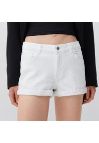 Reserved - Jeansowe szorty - Biały. Kolor: biały. Materiał: jeans #1