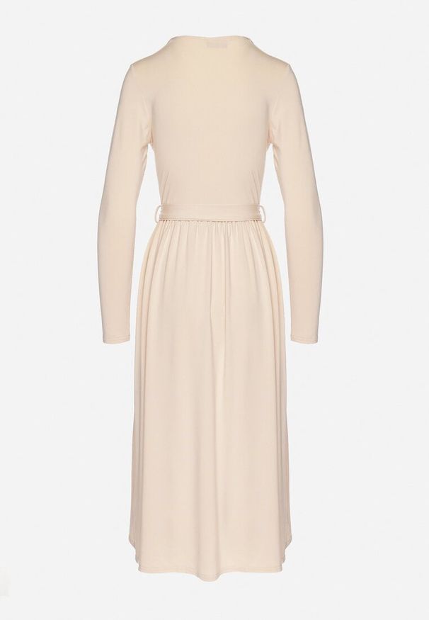 Born2be - Jasnobeżowa Sukienka Kopertowa z Wiskozą Wiązana w Talii Drestalia. Okazja: na co dzień. Typ kołnierza: dekolt w kształcie V. Kolor: beżowy. Materiał: wiskoza. Długość rękawa: długi rękaw. Typ sukienki: kopertowe. Styl: casual, klasyczny