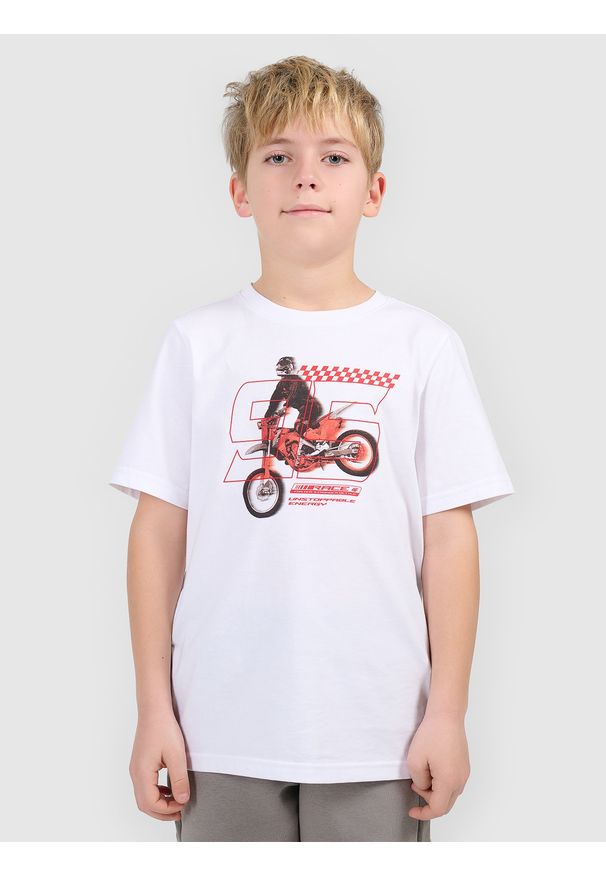 4f - 4F T-shirt regular z nadrukiem chłopięcy - biały 122 (6-7 lat). Okazja: na co dzień, na uczelnię. Kolor: biały. Materiał: bawełna, skóra, materiał. Wzór: nadruk. Sezon: lato. Styl: casual, klasyczny