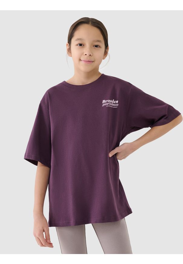 4f - 4F T-shirt oversize z nadrukiem dziewczęcy - fioletowy 128 (7-8 lat). Okazja: na co dzień. Kolor: fioletowy. Materiał: jersey, bawełna, dzianina. Długość rękawa: krótki rękaw. Długość: krótkie. Wzór: nadruk. Sezon: lato. Styl: sportowy, klasyczny, casual