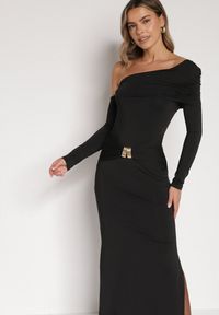 Born2be - Czarna Sukienka z Wiskozą Wywiniętym Dekoltem Marszczeniem i Metaliczną Ozdobą Reillea. Okazja: na co dzień. Kolor: czarny. Materiał: wiskoza. Wzór: aplikacja. Styl: klasyczny, casual, elegancki #6