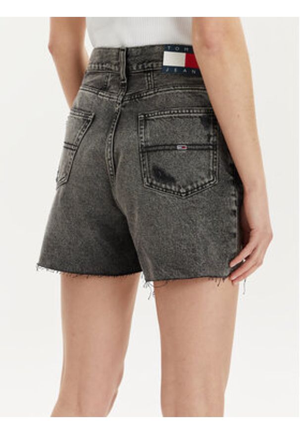 Tommy Jeans Szorty jeansowe DW0DW17652 Szary Mom Fit. Kolor: szary. Materiał: bawełna