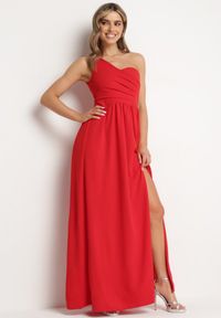 Born2be - Czerwona Elegancka Rozkloszowana Sukienka na Jedno Ramię Wistlia. Okazja: na imprezę. Kolor: czerwony. Typ sukienki: rozkloszowane, asymetryczne. Styl: elegancki #4