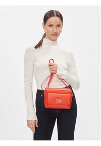 Calvin Klein Torebka Re-Lock Camera Bag W/Flap K60K611083 Pomarańczowy. Kolor: pomarańczowy. Materiał: skórzane #5