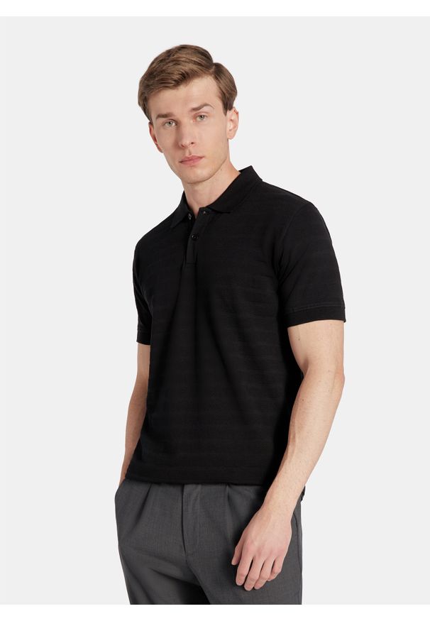 Pako Lorente - PAKO LORENTE - Czarne bawełniane polo w prążki. Okazja: na co dzień. Typ kołnierza: polo. Kolor: niebieski, czarny. Materiał: bawełna. Długość rękawa: krótki rękaw. Długość: krótkie. Wzór: prążki. Styl: casual