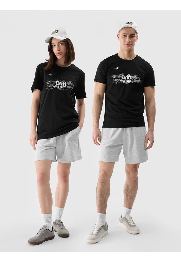 4f - 4F T-shirt regular z nadrukiem uniseks 4F x Drift Masters - czarny 3XL. Okazja: na co dzień. Kolor: czarny. Materiał: dzianina, bawełna, jersey. Wzór: nadruk. Styl: klasyczny, sportowy, casual