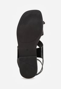 Born2be - Czarne Sandały Typu Japonki z Metaliczną Ozdobą Meledra. Okazja: na co dzień. Zapięcie: sprzączka. Kolor: czarny. Materiał: jeans. Wzór: aplikacja. Sezon: lato. Styl: casual, elegancki, klasyczny #5