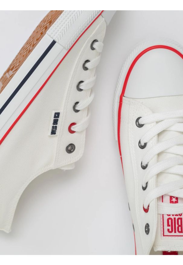 Big-Star - Trampki męskie niskie białe JJ174600 101. Okazja: do pracy, na co dzień. Zapięcie: sznurówki. Kolor: biały. Materiał: jeans, żakard. Szerokość cholewki: normalna. Styl: casual, sportowy