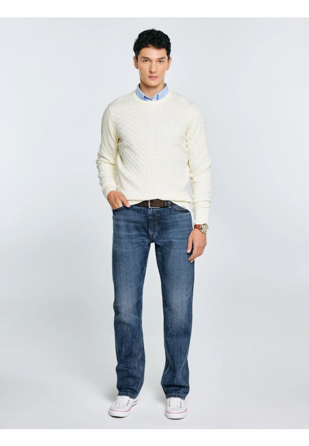 Big-Star - Sweter męski ze splotem warkoczowym i haftem kremowy Niser 100. Kolor: biały. Materiał: bawełna. Wzór: haft, ze splotem. Styl: klasyczny, elegancki