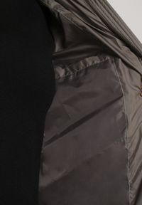 Born2be - Szara Długa Pikowana Kurtka z Nieodpinanym Kapturem Mevessia. Okazja: na co dzień. Kolor: szary. Materiał: jeans. Długość: długie. Styl: casual, elegancki, klasyczny #6