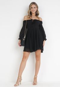 Born2be - Czarna Sukienka Mini ze Sznurowaniem Ozdobiona Koronką Olymetina. Kolor: czarny. Materiał: koronka. Wzór: aplikacja, koronka. Długość: mini #5
