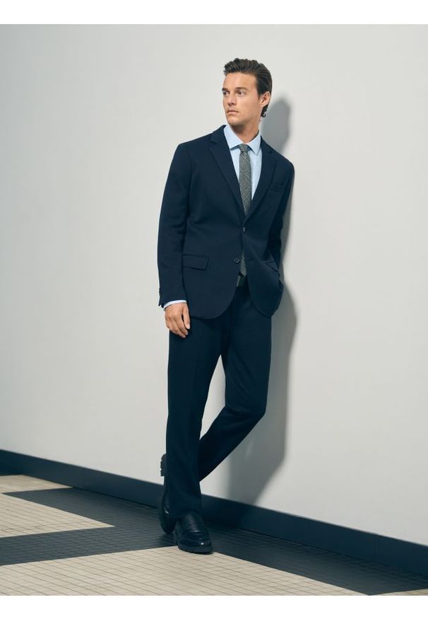 Reserved - Marynarka slim fit - granatowy. Kolor: niebieski. Materiał: dzianina, bawełna