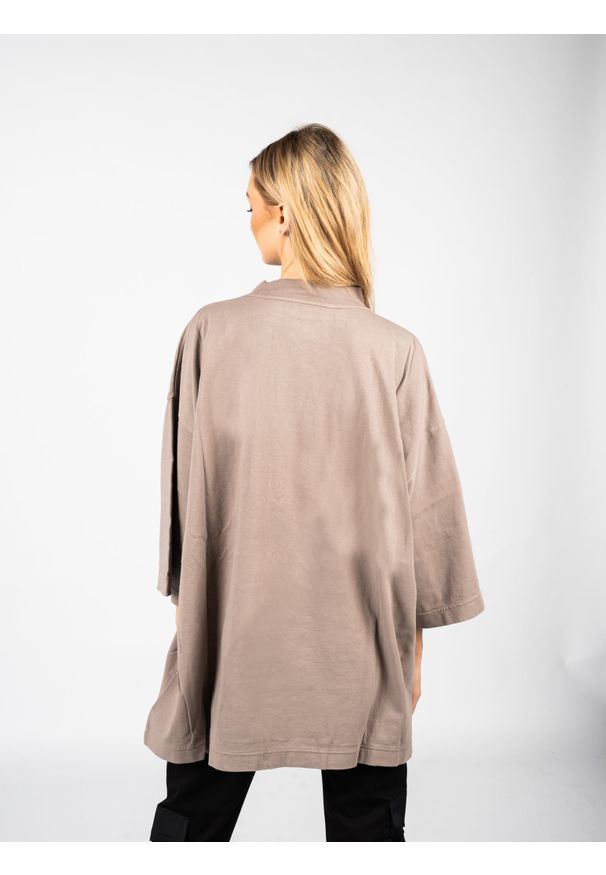 Yeezy Gap Engineered by Balenciaga - Yeezy Gap Engineered By Balenciaga T-Shirt "Logo" | 719614 TMVQ2 | Mężczyzna | Beżowy. Kolor: beżowy. Materiał: bawełna. Wzór: nadruk