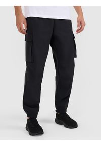 4f - 4F Spodnie casual cargo męskie - czarne S. Okazja: na co dzień. Kolor: czarny. Materiał: materiał. Styl: casual #2
