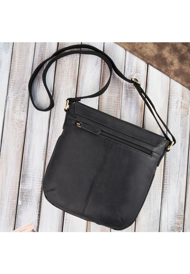 Listonoszka skórzana PAOLO PERUZZI T-61-BL czarna. Kolor: czarny. Materiał: skórzane