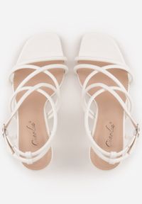 Born2be - Białe Sandały na Geometrycznej Szpilce z Kwadratowym Noskiem Myssesis. Okazja: na co dzień. Zapięcie: sprzączka. Kolor: biały. Wzór: geometria. Sezon: lato. Styl: elegancki, casual, wizytowy #2