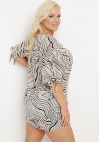 Born2be - Jasnobeżowa Bluzka z Ozdobnym Wiązaniem przy Rękawach Fialia. Okazja: do pracy, na spotkanie biznesowe, na co dzień. Kolekcja: plus size. Kolor: beżowy. Materiał: jeans. Styl: casual, elegancki, biznesowy #4