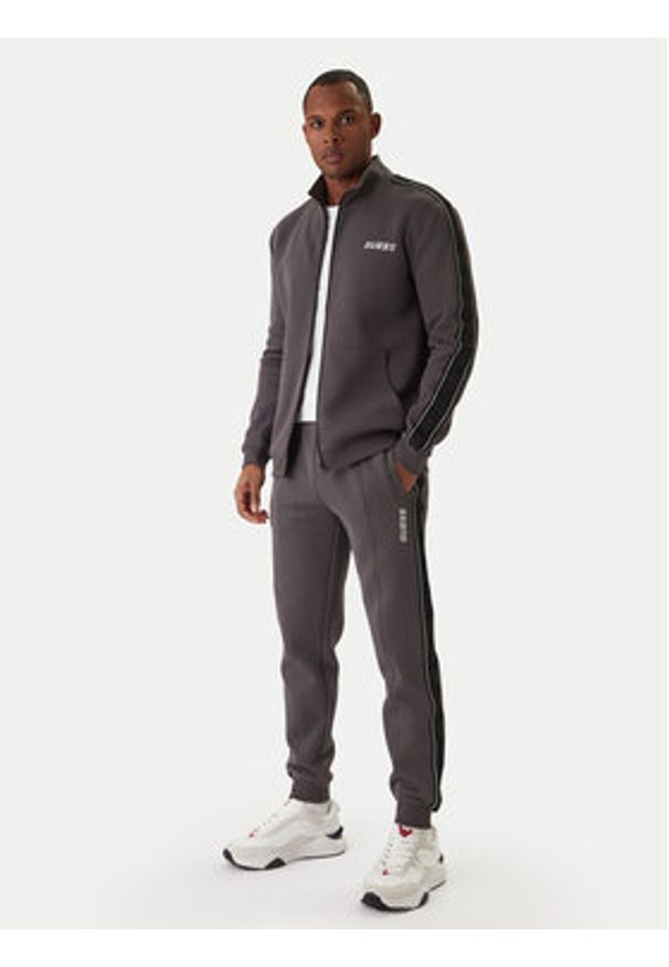 Guess Spodnie dresowe Z2YB09 KB3P2 Szary Regular Fit. Kolor: szary. Materiał: bawełna