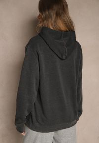 Renee - Ciemnoszara Bluza z Kapturem Ozdobiona Ściągaczami Invila. Okazja: na co dzień. Typ kołnierza: kaptur. Kolor: szary. Wzór: aplikacja. Styl: casual, elegancki #3