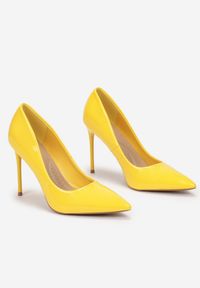 Born2be - Żółte Szpilki Orora. Nosek buta: szpiczasty. Kolor: żółty. Materiał: lakier. Wzór: aplikacja. Obcas: na szpilce. Styl: elegancki