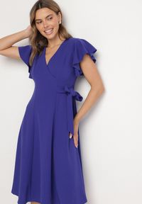 Born2be - Niebieska Rozkloszowana Sukienka Kopertowa z Wiązaniem w Talii Dannila. Kolor: niebieski. Wzór: aplikacja. Typ sukienki: kopertowe #8