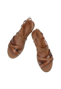 Brązowe Sandały Tamaris Modne Obuwie Damskie. Okazja: na co dzień. Zapięcie: pasek. Kolor: brązowy. Materiał: skóra. Sezon: lato. Obcas: na płaskiej podeszwie. Styl: casual #7