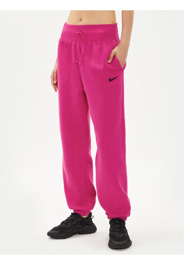 Nike Spodnie dresowe DQ5887 Różowy Oversize. Kolor: różowy. Materiał: bawełna