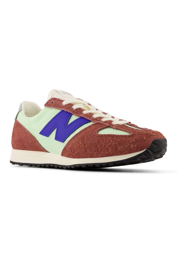 Buty unisex New Balance U471VBB – brązowe. Kolor: brązowy. Materiał: zamsz, materiał, syntetyk. Szerokość cholewki: normalna. Wzór: jodełka. Sezon: lato
