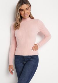 Born2be - Różowy Wełniany Sweter Prążkowany z Długim Włosiem Aryndra. Kolor: różowy. Materiał: wełna, prążkowany. Długość rękawa: długi rękaw. Długość: długie #3