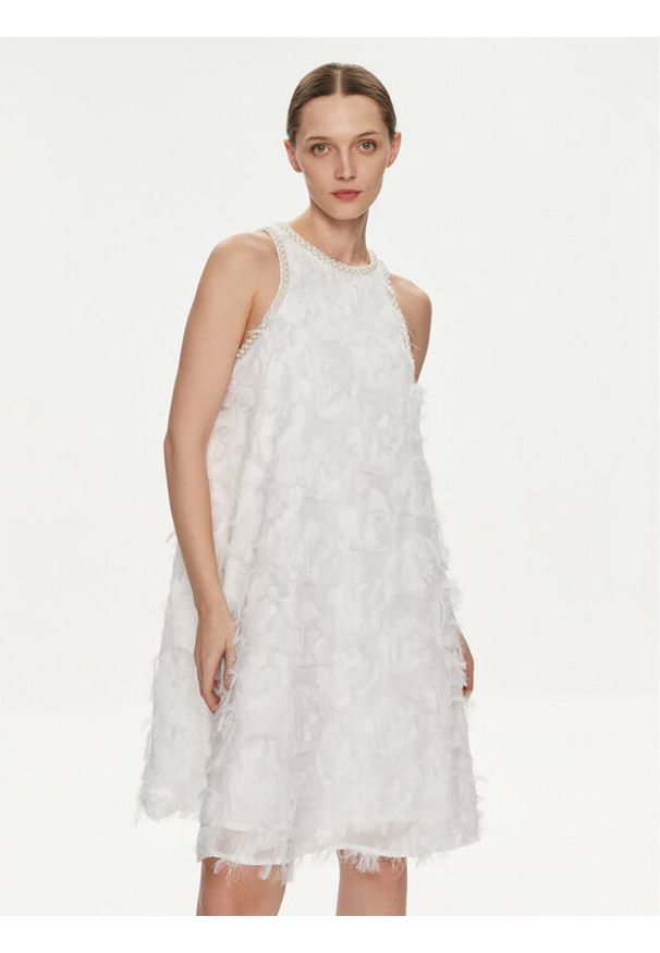 YAS Sukienka koktajlowa Pazy 26028873 Biały Standard Fit. Kolor: biały. Materiał: syntetyk. Styl: wizytowy