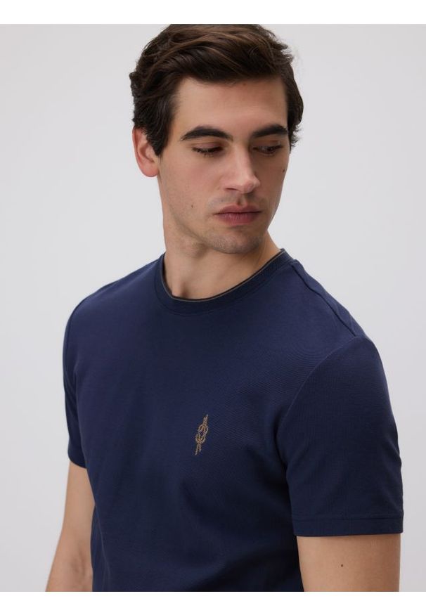 Reserved - Bawełniany t-shirt slim fit - granatowy. Kolor: niebieski. Materiał: bawełna