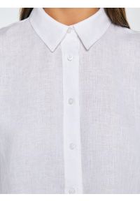 Big-Star - Koszula damska lniana biała Riore 101. Okazja: na spacer, na plażę. Typ kołnierza: kołnierzyk klasyczny. Kolor: biały. Materiał: len. Długość rękawa: krótki rękaw. Długość: krótkie. Sezon: lato. Styl: klasyczny, wakacyjny, elegancki #7