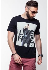 Lee - LEE T SHIRT PHOTO TEE BLACK L60QEP01 112113474. Wzór: nadruk. Styl: klasyczny