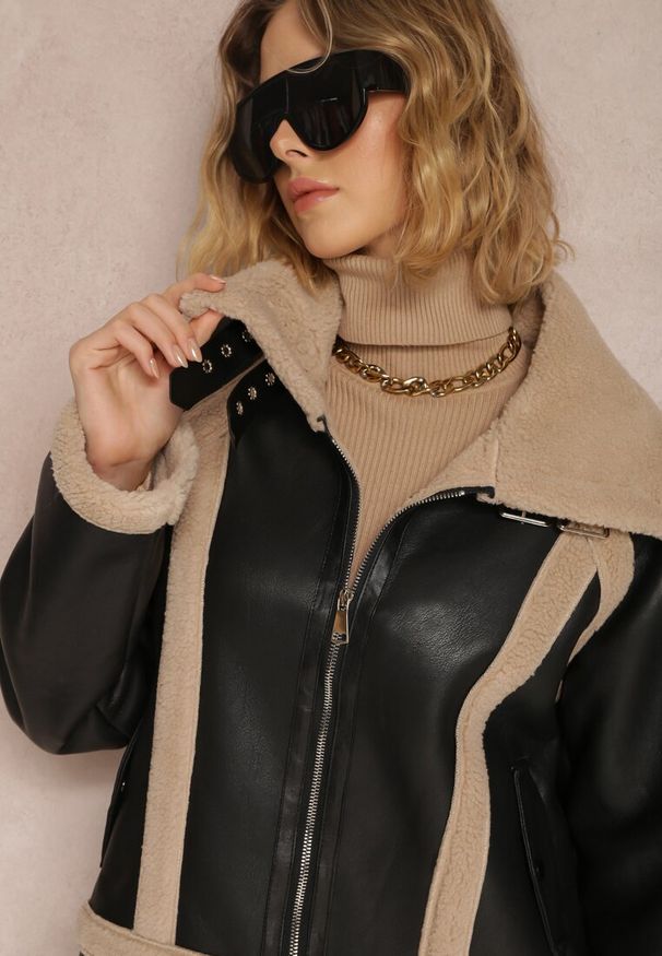 Renee - Czarna Kurtka Biker z Imitacji Skóry i Kożuszkiem Nilos. Kolor: czarny. Materiał: skóra. Długość: krótkie. Wzór: paski. Sezon: zima, jesień