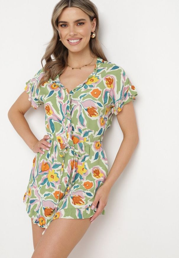 Born2be - Zielony Kombinezon z Wiskozy z Guzikami i Sznurkiem w Talii Ratella. Okazja: na co dzień. Kolor: zielony. Materiał: wiskoza. Długość rękawa: krótki rękaw. Długość: krótkie. Styl: casual