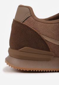 Born2be - Brązowe Sneakersy Ozdobione Geometrycznym Motywem Sameen. Okazja: na co dzień, na spacer. Kolor: brązowy. Materiał: jeans. Wzór: aplikacja, geometria. Sport: turystyka piesza #4