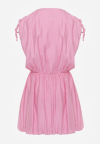 Born2be - Różowa Sukienka Typu Bombka Ozdobiona Wiązaniami przy Ramionach Cassara. Okazja: na co dzień, na spacer. Kolor: różowy. Materiał: mesh. Wzór: aplikacja. Typ sukienki: bombki. Styl: casual, elegancki #4