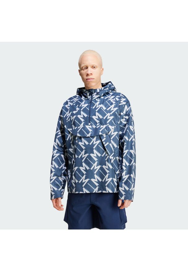 Adidas - Wiatrówka Manchester United Seasonal Half-Zip. Kolor: niebieski, czarny, wielokolorowy. Materiał: materiał. Sport: piłka nożna