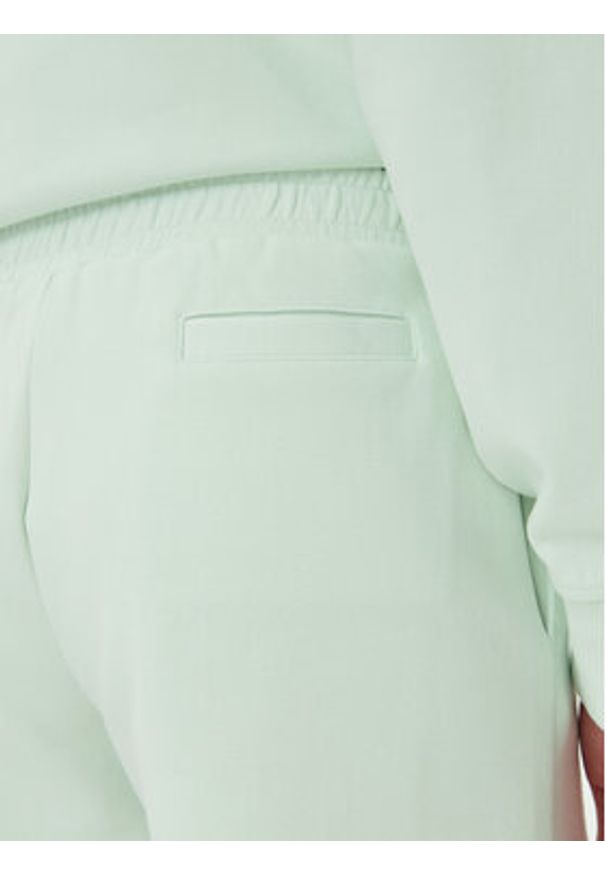 Guess Szorty sportowe V5GD19 KC3D2 Zielony Relaxed Fit. Kolor: zielony. Materiał: bawełna