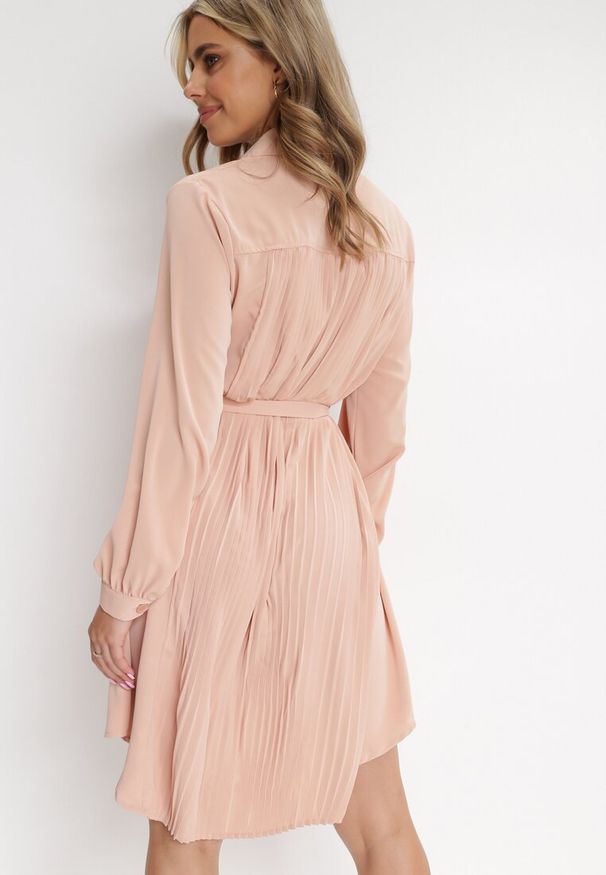 Born2be - Różowa Bawełniana Sukienka Koszulowa Aravia. Kolor: różowy. Materiał: bawełna. Długość rękawa: długi rękaw. Typ sukienki: koszulowe. Długość: mini