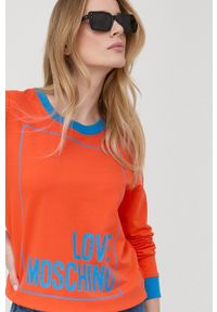 Love Moschino bluza damska kolor pomarańczowy z nadrukiem. Okazja: na co dzień. Kolor: pomarańczowy. Długość rękawa: długi rękaw. Długość: długie. Wzór: nadruk. Styl: casual