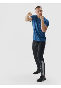 4f - 4F Spodnie treningowe szybkoschnące męskie - czarne S. Kolor: czarny. Materiał: syntetyk, włókno, dzianina, materiał, elastan. Wzór: jednolity, ze splotem. Sport: fitness #1