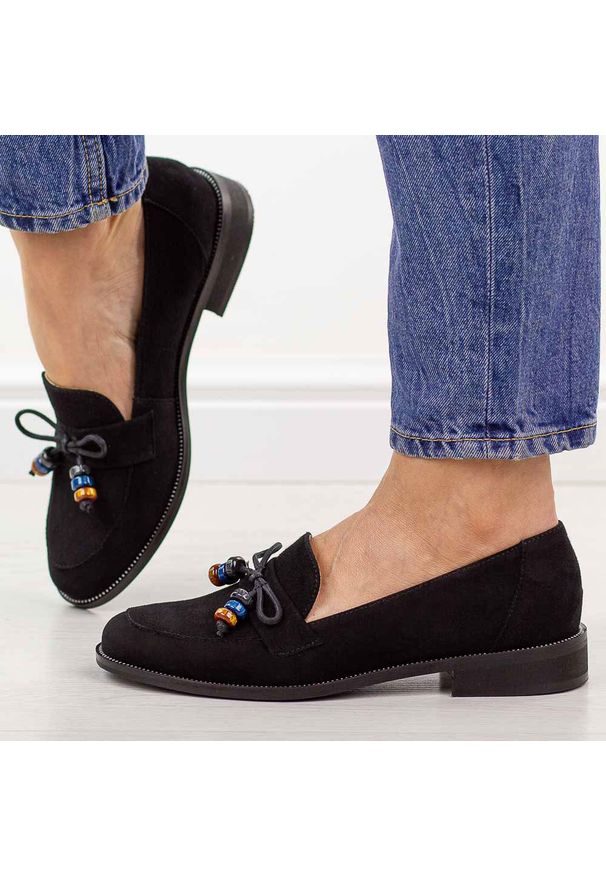 DEONI - Czarne zamszowe skórzane Polskie mokasyny damskie Deoni D042. Okazja: na co dzień. Kolor: czarny. Materiał: zamsz, skóra. Szerokość cholewki: normalna. Sezon: wiosna, jesień, lato. Styl: casual, elegancki, klasyczny