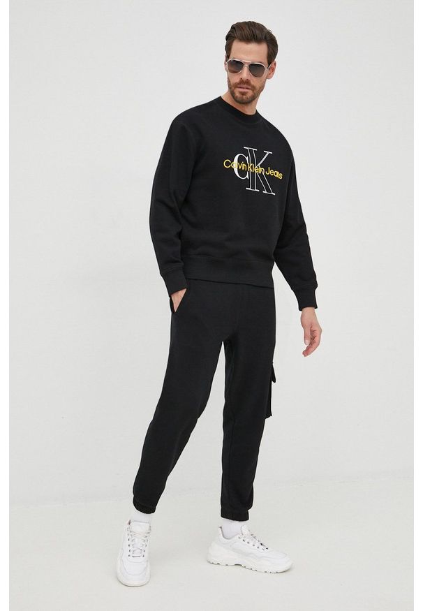 Calvin Klein Jeans bluza bawełniana męska kolor czarny z aplikacją. Kolor: czarny. Materiał: bawełna. Wzór: aplikacja