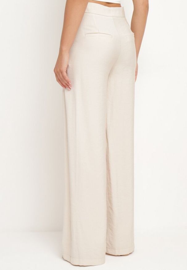 Born2be - Jasnobeżowe Spodnie z Wiskozy z Wysokim Stanem i Prostą Nogawką Nestaline. Okazja: do pracy. Stan: podwyższony. Kolor: beżowy. Materiał: wiskoza. Styl: elegancki, klasyczny