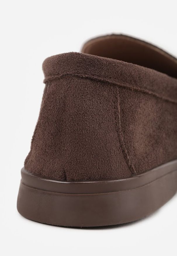 Renee - Ciemnobrązowe Mokasyny Casual VICES z Imitacji Zamszu z Wkładką ze Skóry Naturalnej Sheiris. Okazja: na co dzień. Kolor: brązowy. Materiał: zamsz, skóra. Styl: casual
