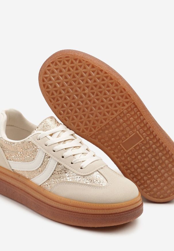 Renee - Beżowe Wężowe Sneakersy Typu Kultowe Tenisówki na Niskiej Platformie Olritia. Nosek buta: okrągły. Zapięcie: sznurówki. Kolor: beżowy. Materiał: materiał. Obcas: na platformie. Wysokość obcasa: niski