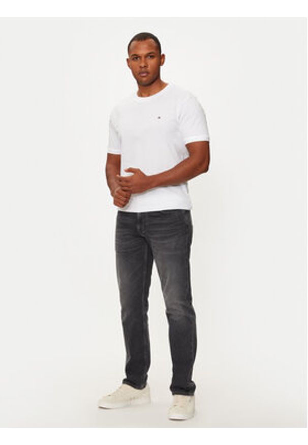 TOMMY HILFIGER - Tommy Hilfiger T-Shirt UM0UM03362 Biały Regular Fit. Kolor: biały. Materiał: bawełna
