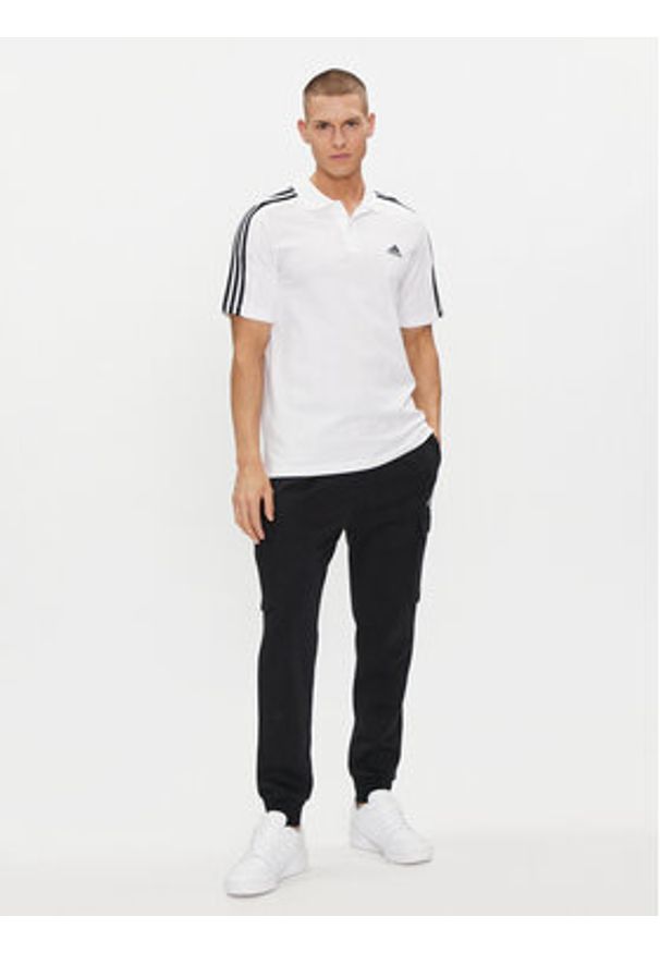 Adidas - adidas Polo Essentials Piqué Embroidered Small Logo 3-Stripes Polo Shirt IC9312 Biały Regular Fit. Typ kołnierza: polo. Kolor: biały. Materiał: bawełna